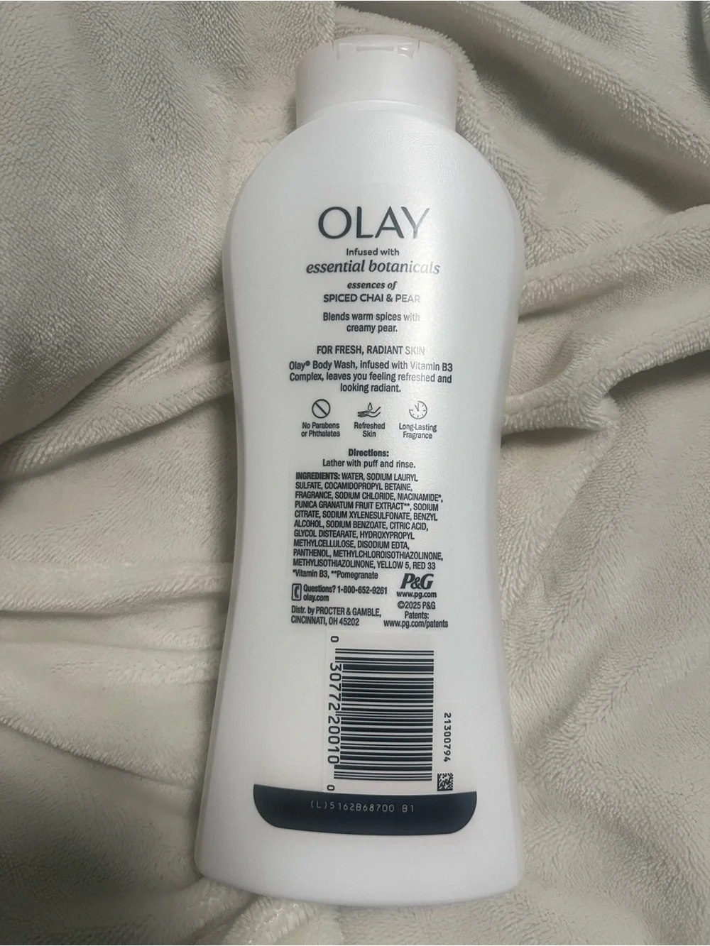OLAY Spiced Chai & Pear Body Wash - White with Gold Accents